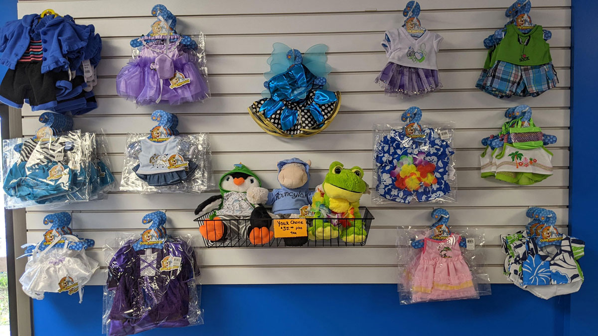 Bouncyland is a Family Activity Entertainment Center For Kids & Children in Muncie, Indiana! Features 15 bounce houses, toddler zone play area, arcade, birthday party hosting, My Plushy Pals where you can create your own stuffed animal, and concessions & dining! There's so many fun things for kids & children to do at Bouncyland in Muncie!